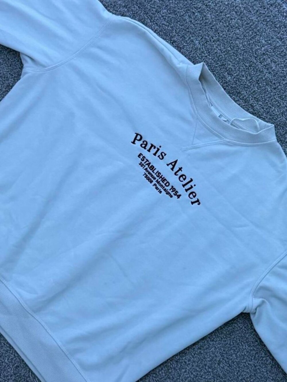 The Paris Atelier Women's White Sweatshirt